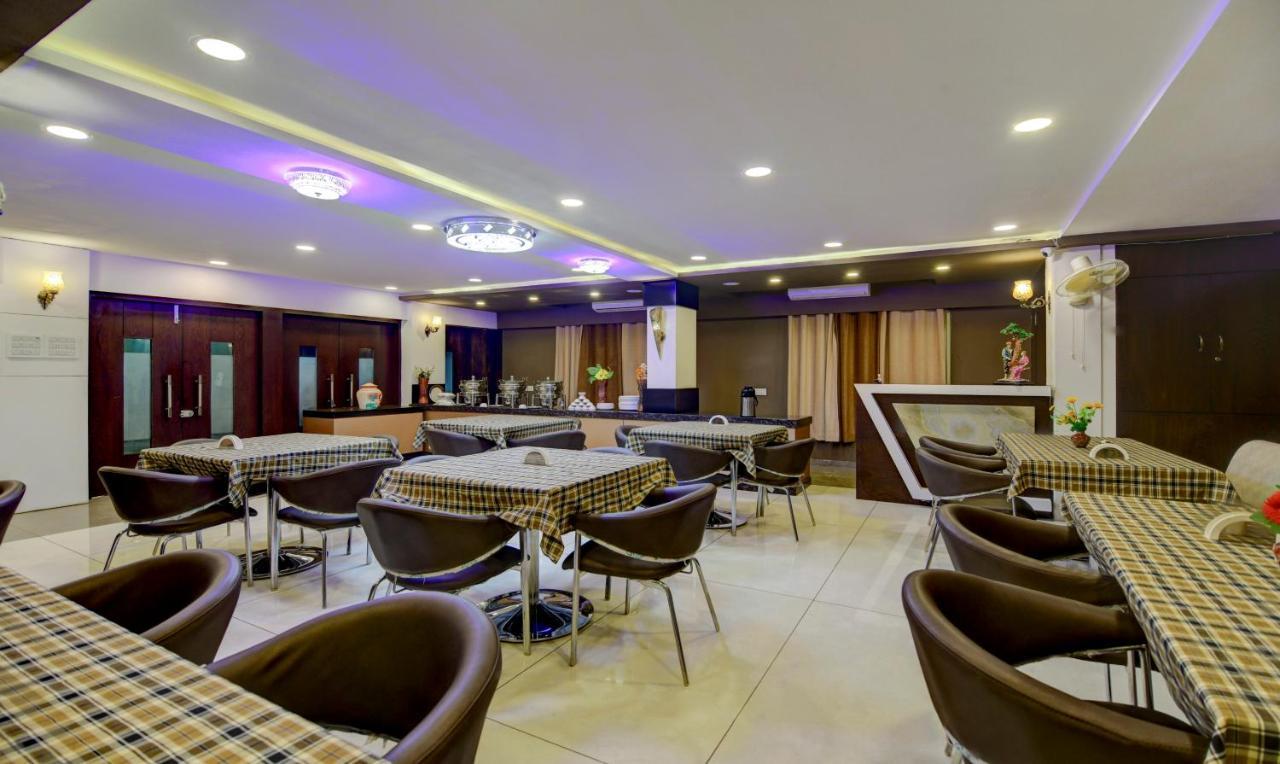 Hotel Signature Planet Индаур Экстерьер фото