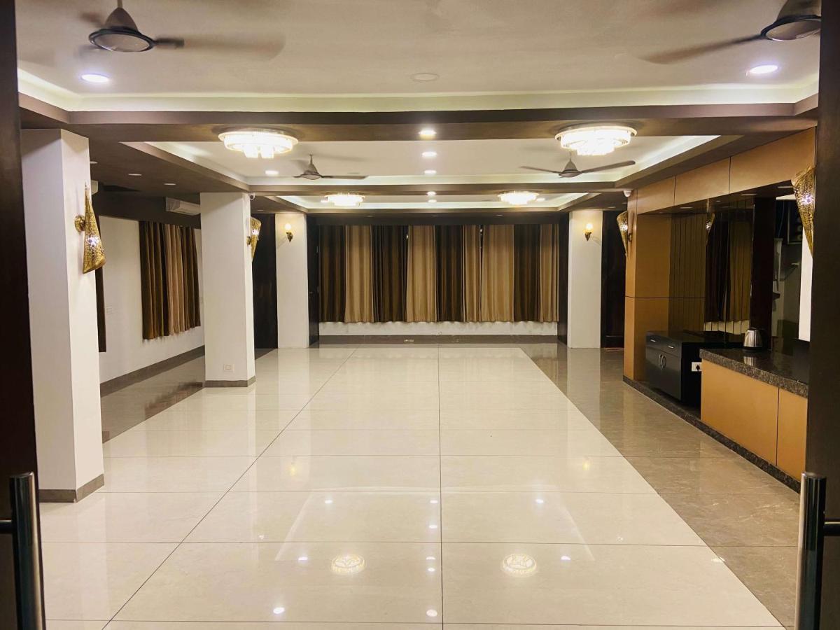 Hotel Signature Planet Индаур Экстерьер фото