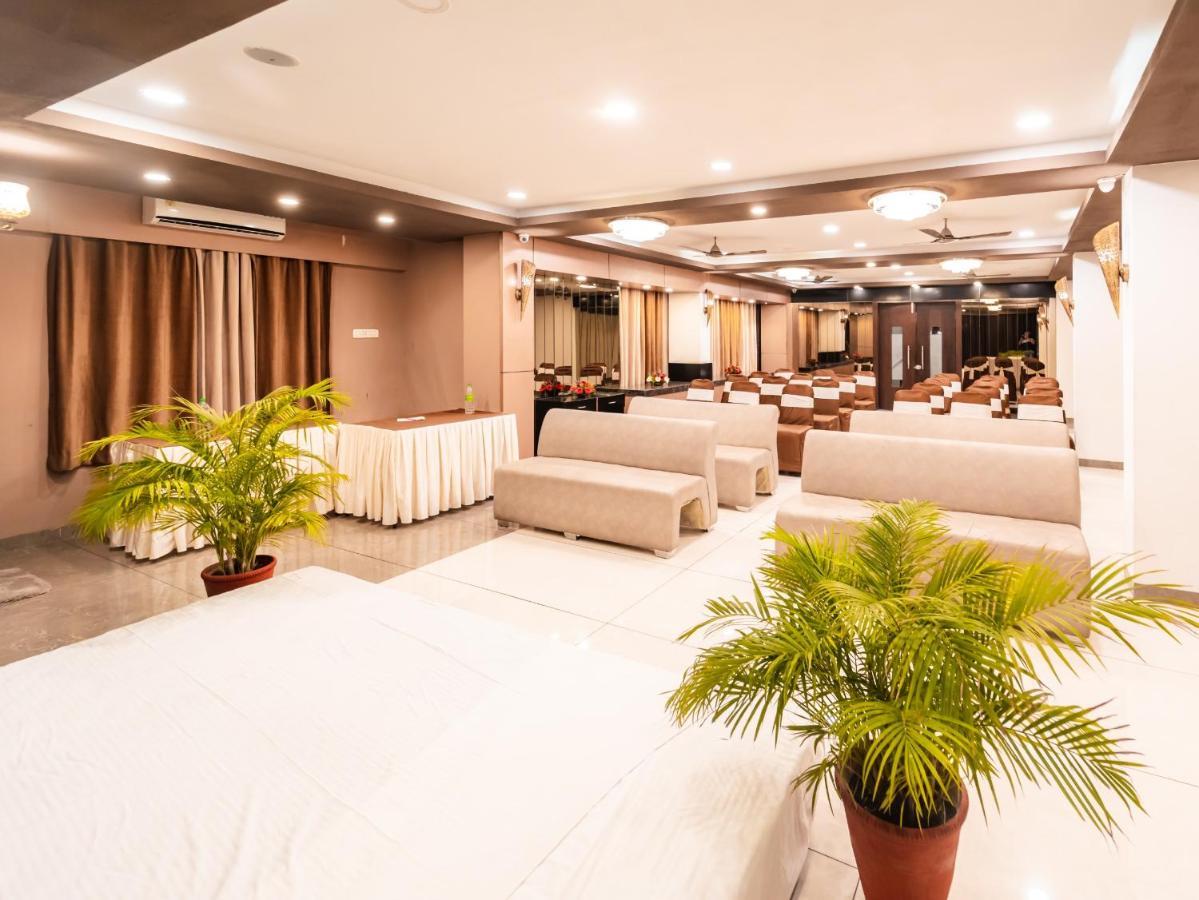 Hotel Signature Planet Индаур Экстерьер фото
